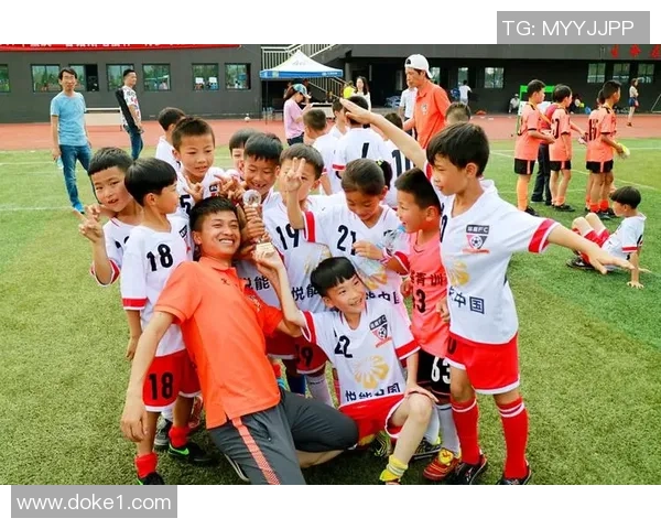 广州足球队的拼搏历程与荣耀时刻全景回顾