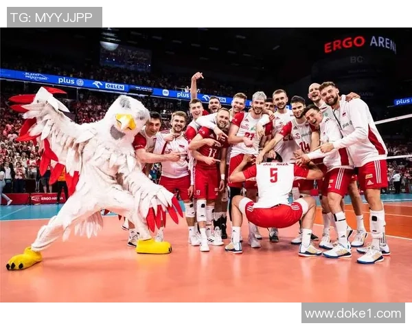 成都足球队在世界杯预选赛中以64分领跑积分榜展现强劲实力 成都足球队在世界杯预选赛中以64分领跑积分榜展现强劲实力